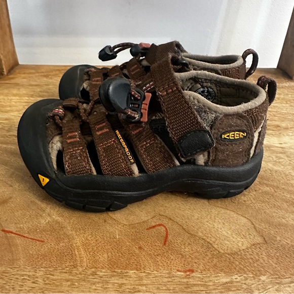 KEEN Unisex Newport H2 Closed Toe Water Sandals Little Kids size 8 brown hiking - Picture 5 of 11